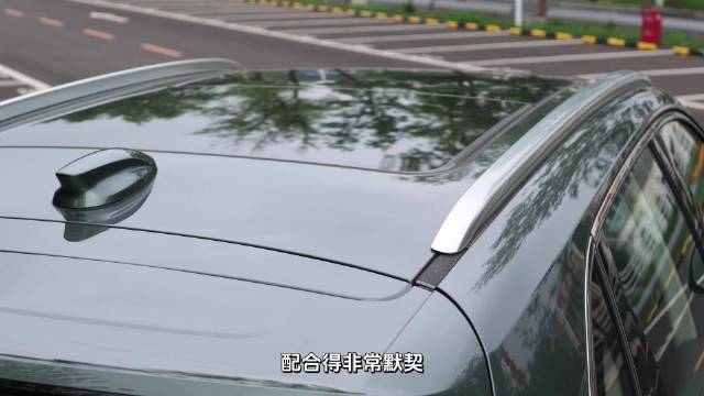 新红旗HS5内饰智能化升级，大幅降价质价比拉满