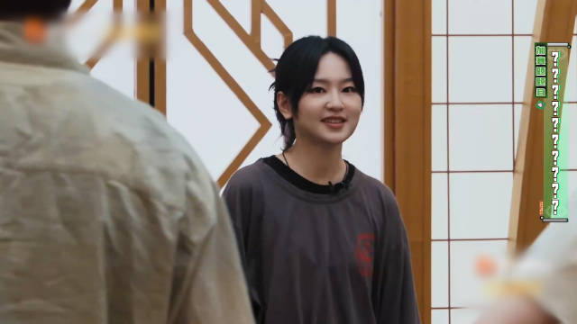 笔姐@周笔畅 描述得很清楚了，但是谁好人家你比划我猜出十个字啊！