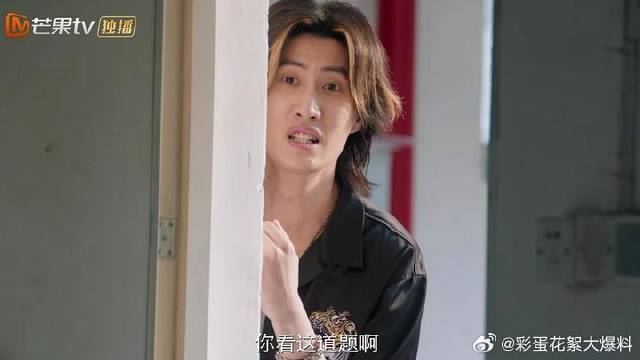 苗靖正在上课，听到陈异出事，直接逃课了