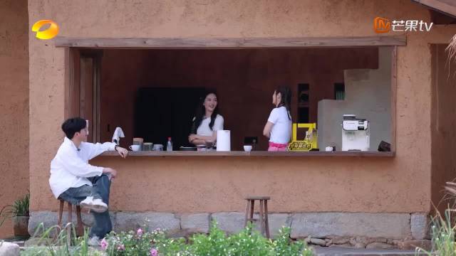谢娜模仿紫薇失明名场面，一个表情出来，把林心如笑疯丨美好生活