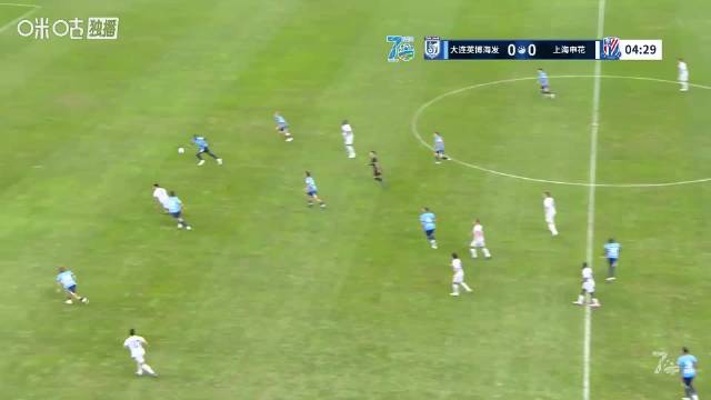 黄子豪5分钟染红，大连英博半场0-0申花