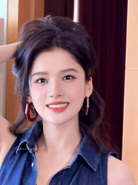 所有人感受括号笑 “ 笑起来有小括号 ”