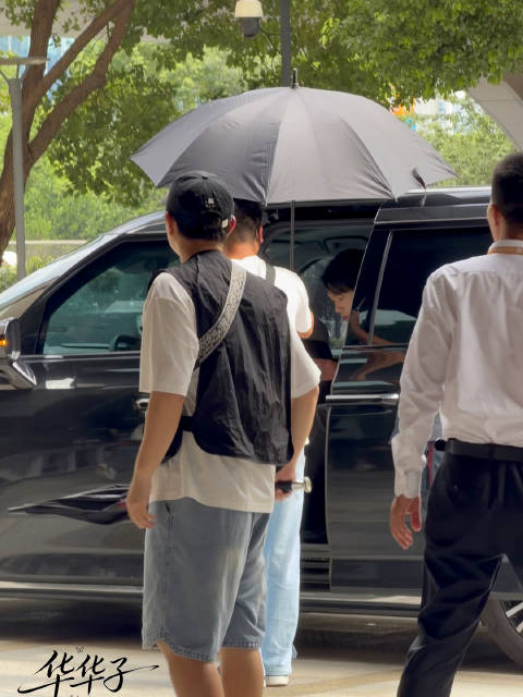 萌萌小脸就这样出现了，换成大长腿立马变得瑟瑟的