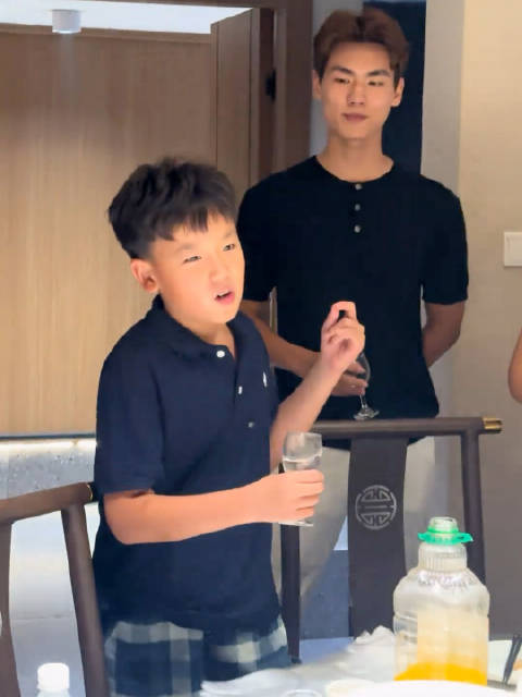 一眼没看见，大侄子又喝多了