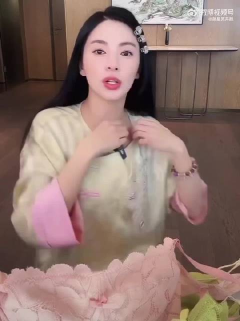 张雨绮原来爱穿大胸显小的内衣