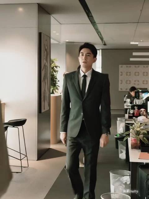 离婚后仍忍不住关心，方协文本能关心未退场