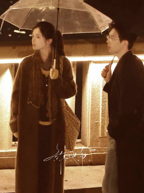 《雾里青》科技新贵与陶艺师的故事，李现张婧仪站在一起就药味儿十足