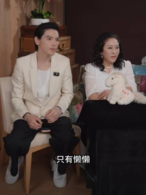 向佐表达能力很强啊，终于知道郭碧婷为啥选他了，向太这个造型好漂亮吖！