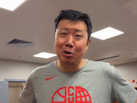 男篮更衣室现有趣一幕！王治郅对着赵继伟询问传球，又慌又震惊！