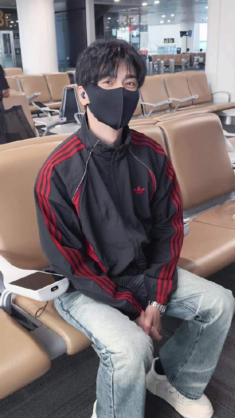 你该滚出来上班了铁子