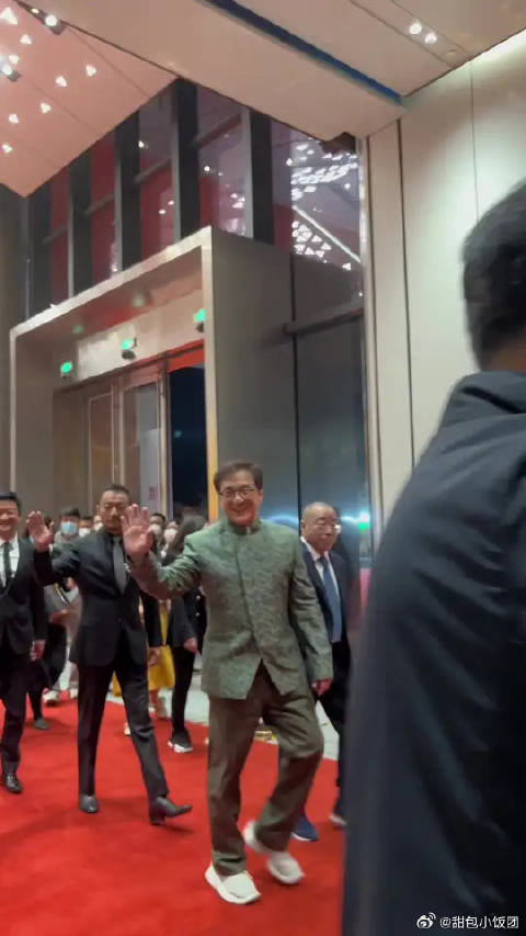 金鸡奖闭幕式红毯，成龙苏有朋姚晨等众星亮相