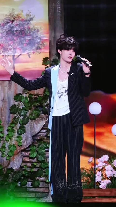 苏新皓8分钟solo舞台演绎自作曲，大合唱真情告白
