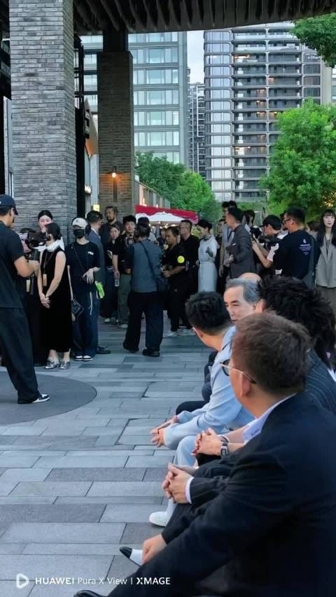 余承东上海交付新车，刘嘉玲贾乃亮等明星车主现身