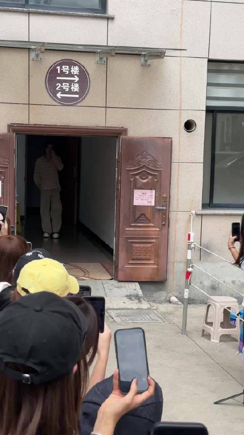 演员何与 老公何宜谦