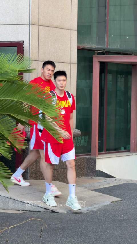中国男篮 继续加油 勇往直前