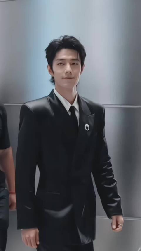 肖战粉丝深情告白，目似灼阳眉若峰脊