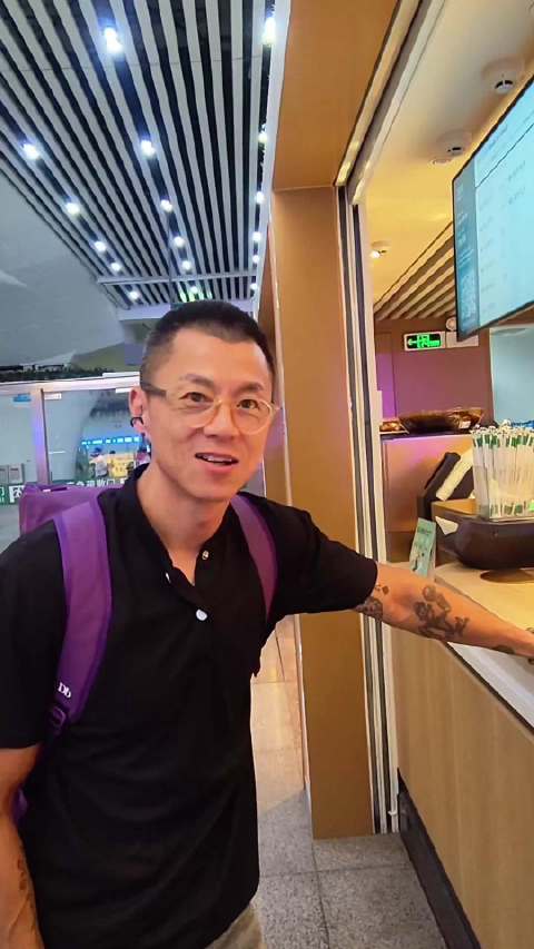 陈震同学买惯瑞幸，感叹星巴克好贵