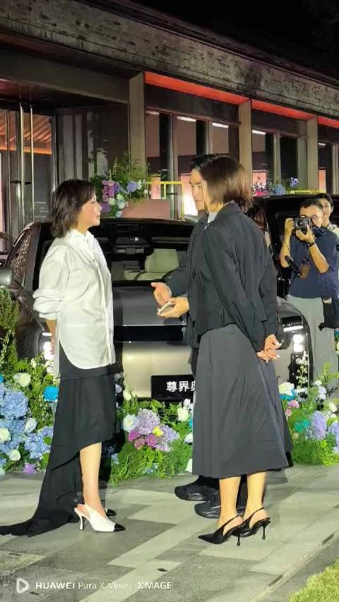 余承东上海交付尊界双旗舰，首批名人车主横跨演艺实业圈