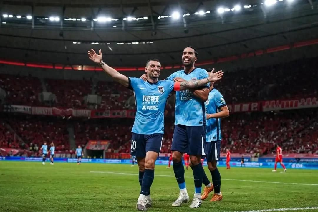 1-0！足协杯双红牌大战：10人大连英博淘汰申花，队史首进4强