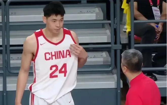 亚运男篮12人名单暗藏玄机！两位国手意外出局，背后原因耐人寻味