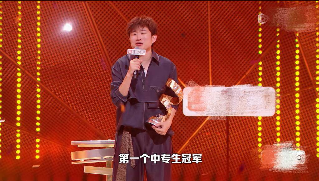 中专生拿了脱口秀冠军,然后呢?|脱颖而出 中专生拿了脱口秀冠军,然后呢?|脱颖而出