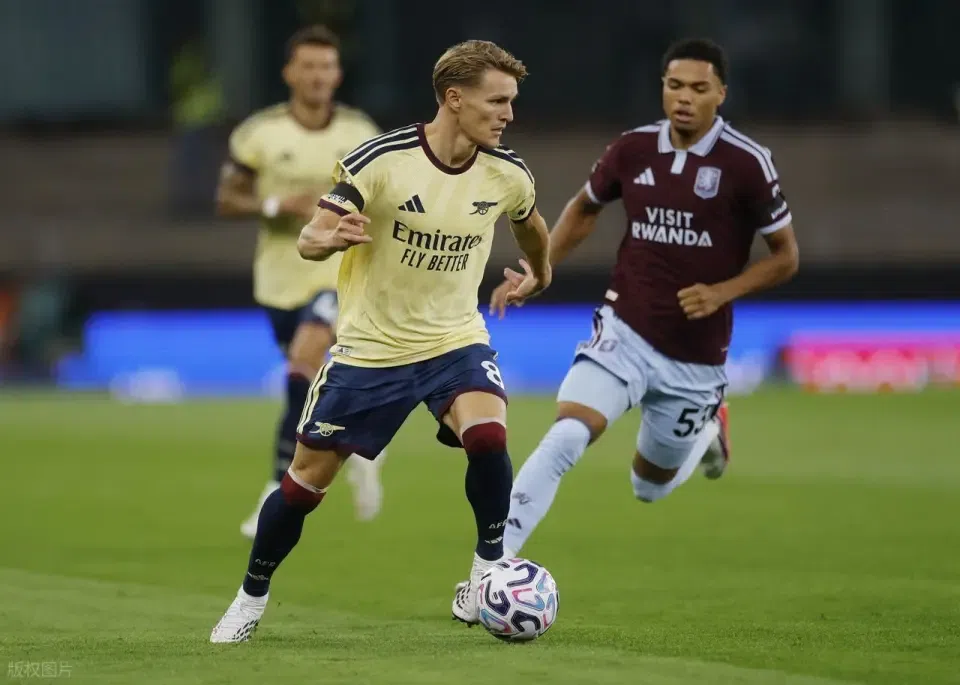 随着萨卡一剑封喉+阿森纳1-0，英超最新积分榜出炉