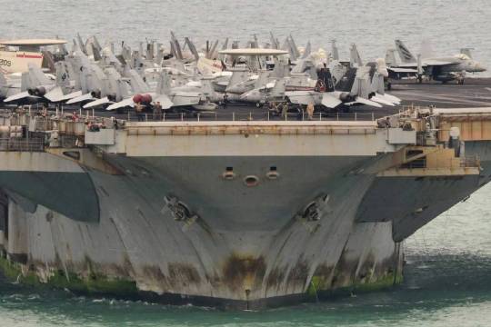 老美这航母都像加勒比海盗里面沉在海底的船了