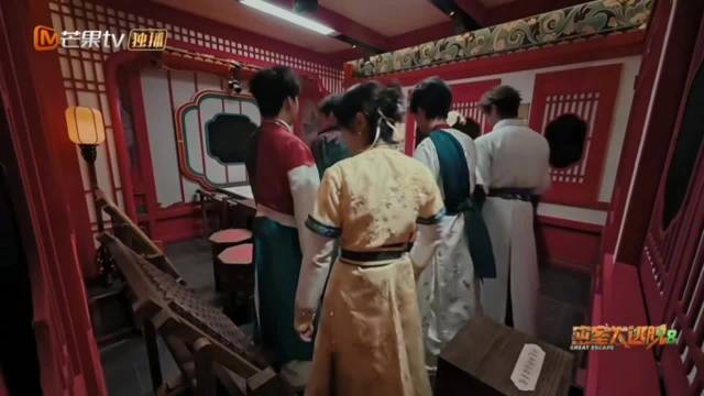 一米八几的大个子@时代少年团-张真源 ，只要密室一有动静…