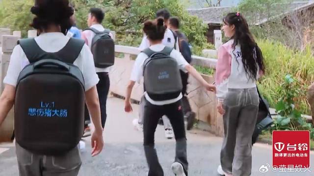 根本没有偶像包袱，白鹿精准还原刘些宁跑步，看一次笑一次丨奔跑