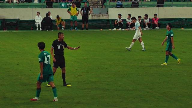 国安半场1-0领先，场面被动需警惕