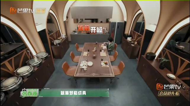 张真源把密逃当音综，吃饭前开嗓喝粥前清嗓