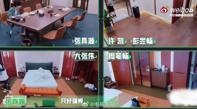 周围都在紧张解谜，他慢悠悠吃饭清嗓，有空就唱两句，心态太稳了