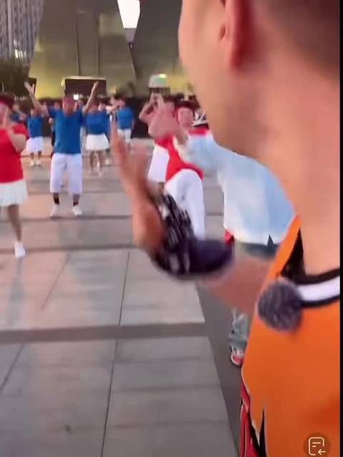维嘉海涛组7人美食局，特色佳肴边吃边聊