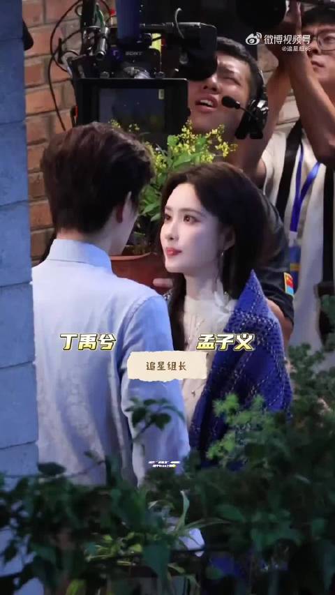 孟子义丁禹兮《爱在无尽夏》片场拥吻路透