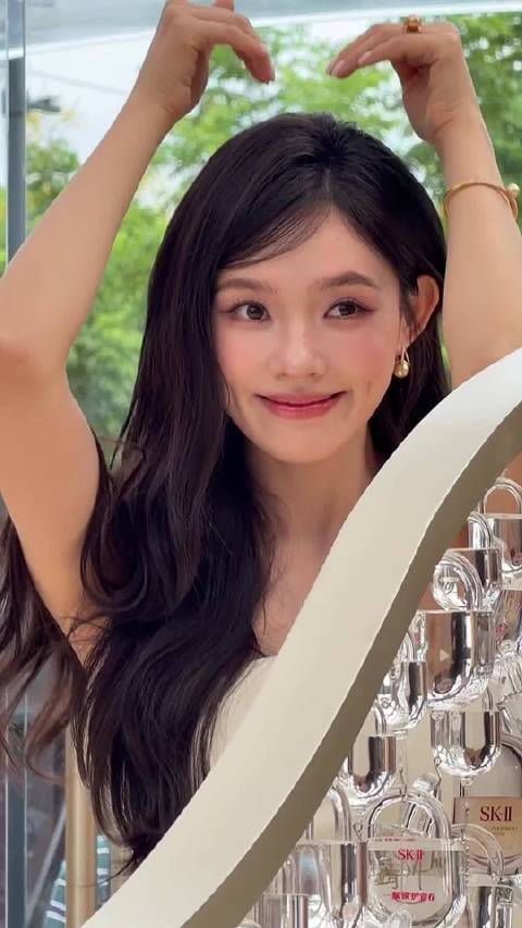 林允今日线下活动，生图直出的美貌