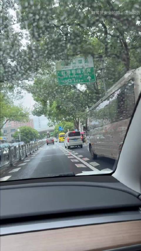 老司机带新手女司机练车，开头就把我吓到了！