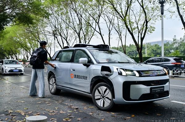 滴滴自动驾驶Robotaxi R2已开启无人载客测试