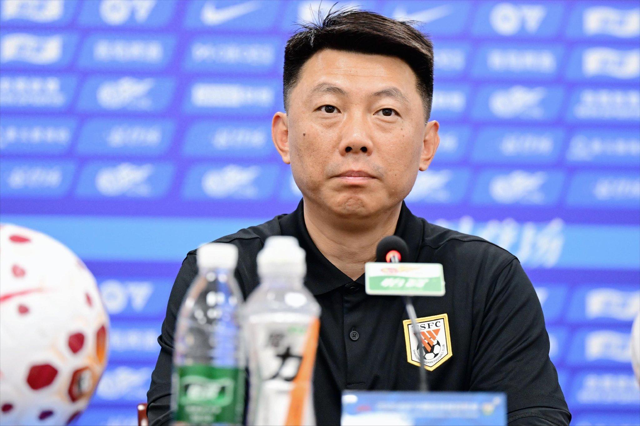 从1-0到0-3，泰山一个月被海港上了一课：理想很满，配置很空