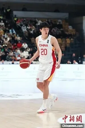 杨瀚森缺席世预赛，男篮五号位四选一新局，谁是最优替代者？