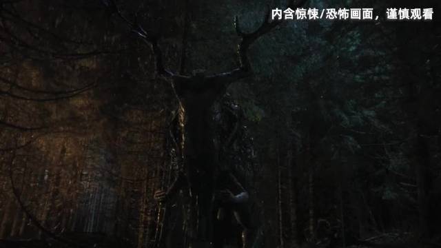 主角假意跪拜挥斧砍向邪神，黑森林惊险逃亡