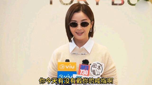 蔡卓妍曝老公求婚过程，没有鲜花没有包场她感动落泪，说生孩子顺其自然