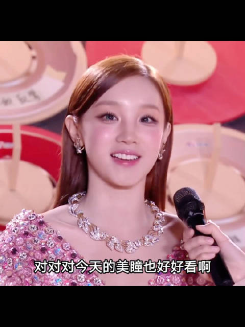 与其他女明星相比 宋雨琦的韩妆真的一眼能看出来 不会显老气 特别好看