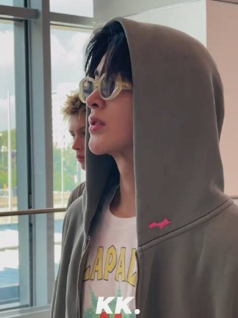 260807 亚特兰大 一冷脸就李世振归穿的还是lolla音乐节周边T cr.xhs KK.