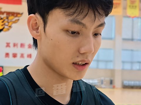 广东多人采访！新帅回应体系和外援，徐杰亲承变化多，周鹏谈回归