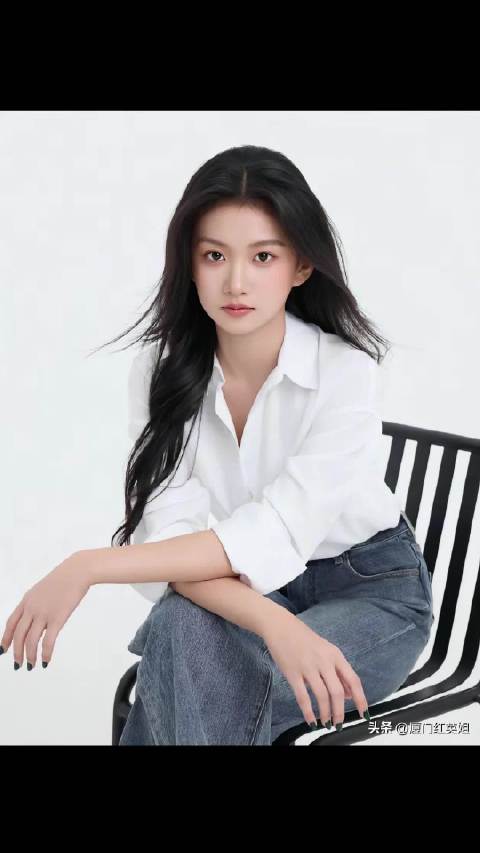 于正签约北电26级新生郑心，淡颜系长相被看好