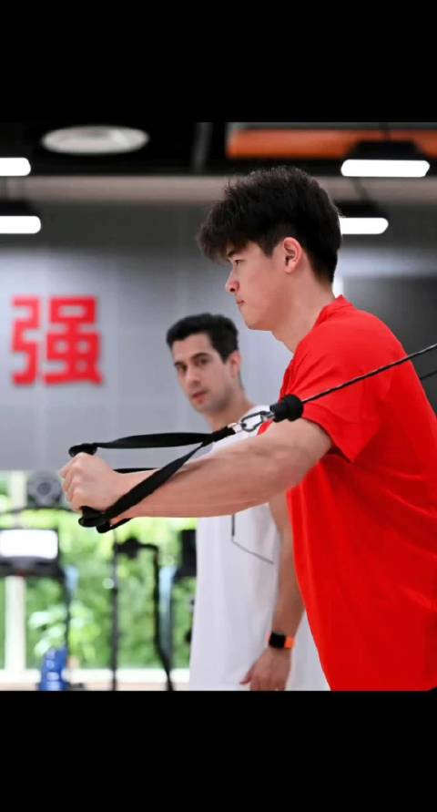 潘展乐，KING！唯一的电影男主角，​坚毅专注，泳往直前