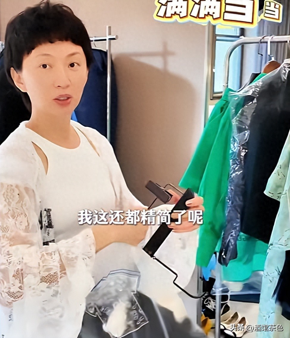 何晴去世9个月，儿子许何拍全家福，弟弟1米8超帅，和继母很亲切