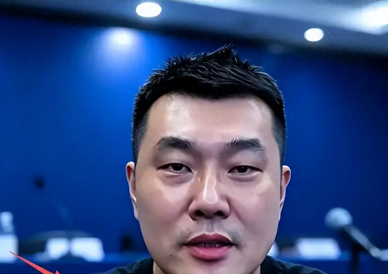 全网都在吹杨瀚森的准绝杀，可兜住这场球的人，数据栏上只有8分