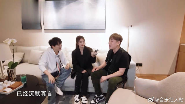 白鹿听胡彦斌现场版的“快嘴”，眼神崇拜，太厉害了！
