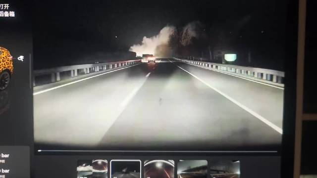 一辆特斯拉在人类绝对无法应对的情况下，华丽地将事故神级躲避